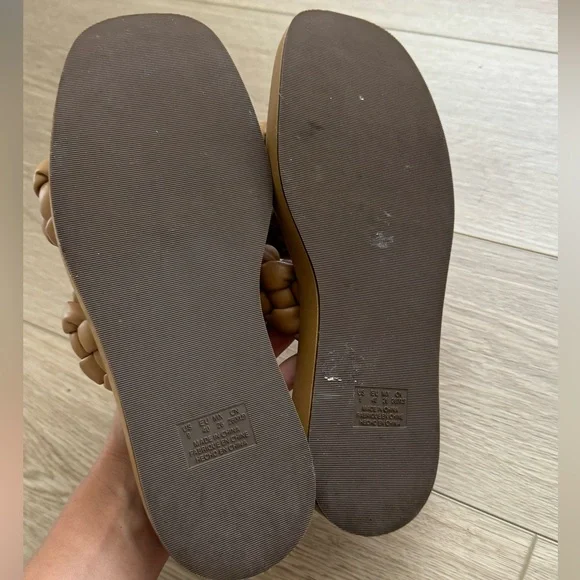 American Eagle Nude/Tan Braided Puff Sandals 9 - Picture 9 of 9